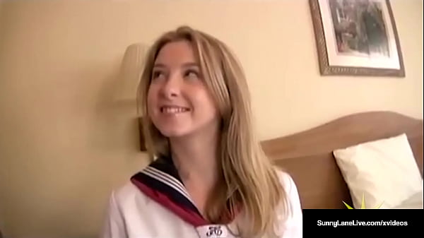 Pelajar Amerika Sunny Lane Dikerjain Sama Orang Asia Horny Sampai Ngenyangin Miss V Basah!